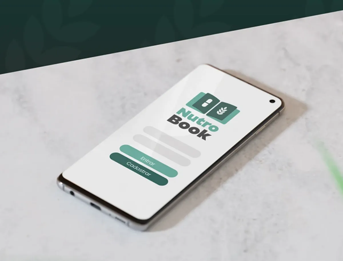 Aplicativo Nutrobook exibido em um celular, em tons de verde sobre mármore